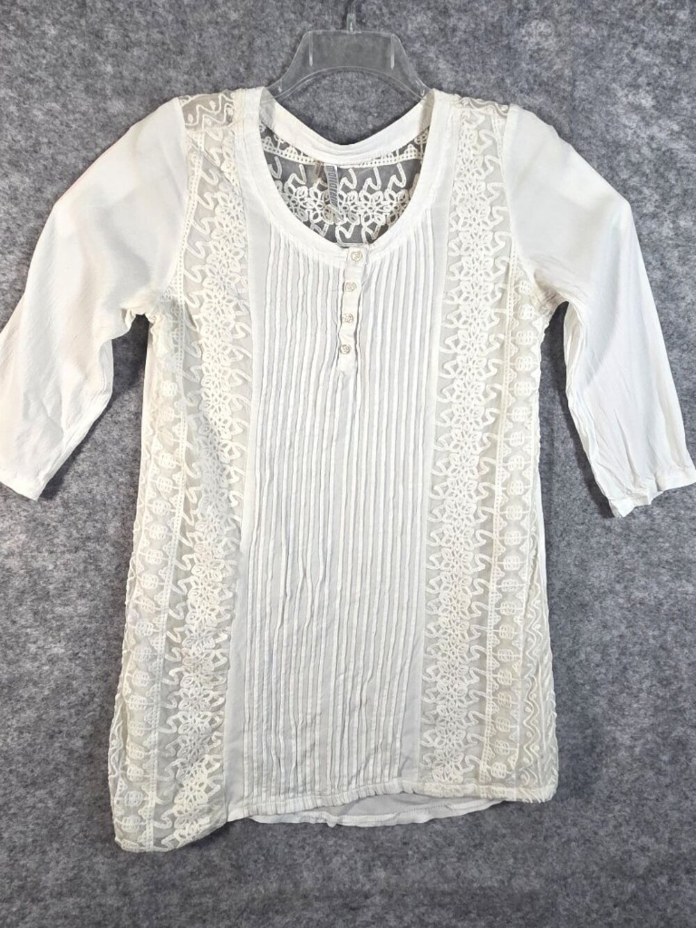 Women's White Embellished Knit Top Short Sleeve Pullover Casual Blouse Size S